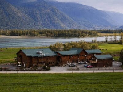 Fraser River Lodge – 4-Star Hotel with Guided Fishing, Canada