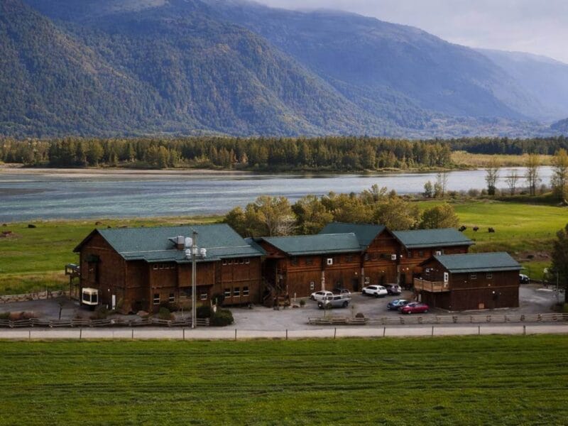 Fraser River Lodge – 4-Star Hotel with Guided Fishing, Canada
