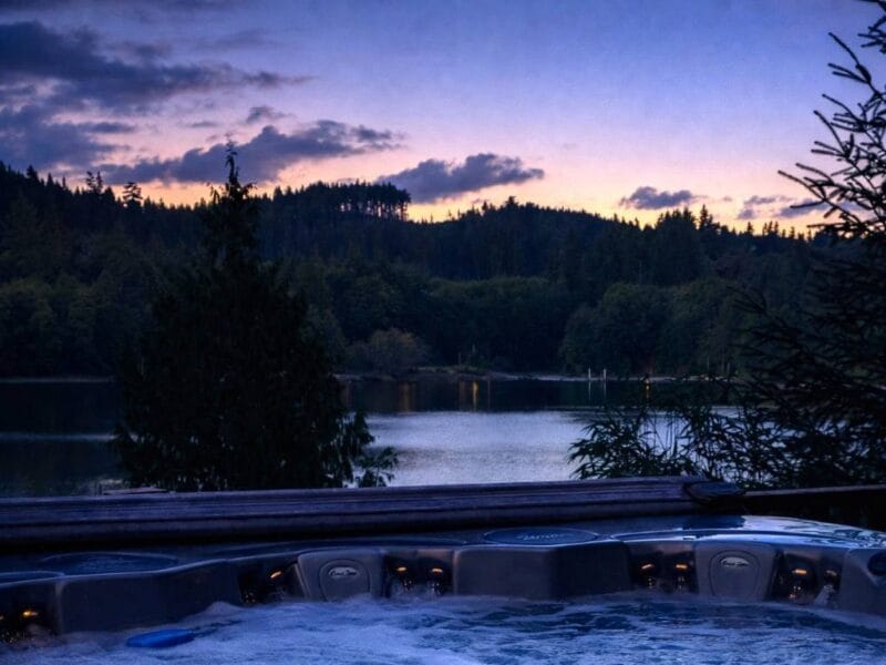 Hecate Cove Lodge – Remote Fishing Lodge in Mount Waddington, Canada